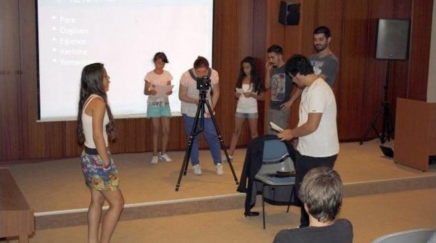 Fuar, Gen&ccedil; Sinemacıları Bekliyor