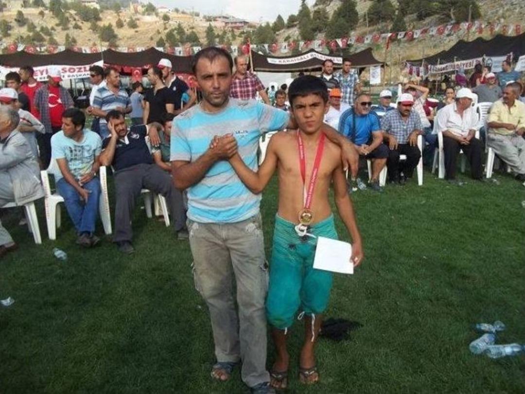 Darp Edip Otomobiliyle U&ccedil;urumdan Attılar