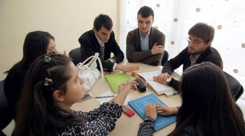 Engelleri Aşıp &Uuml;niversiteli Oldular