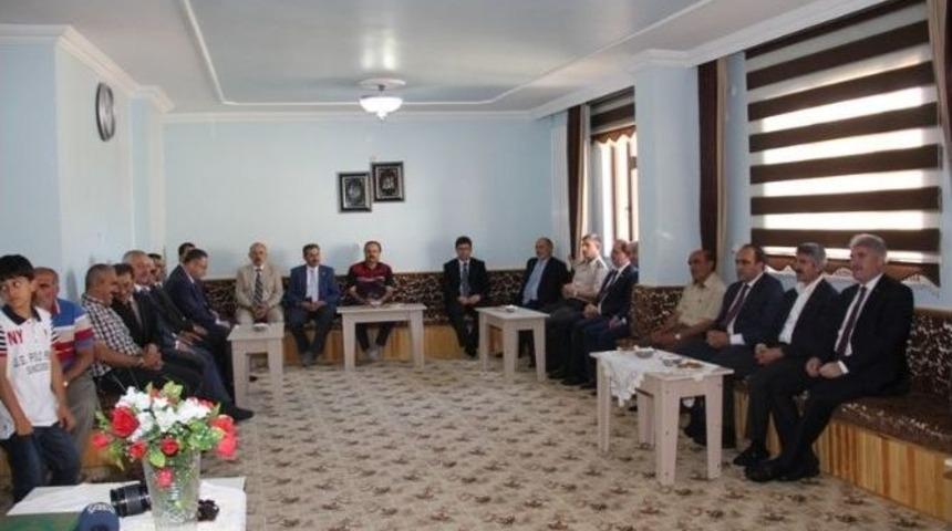 Bayburt&rsquo;ta Mahalle Odasında Bayramlaşma Geleneği Devam Ediyor