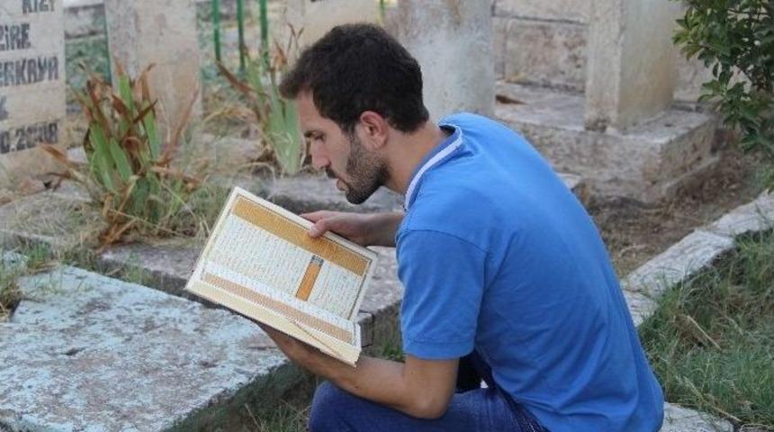 Vatandaşlar Bayramda Mezarlıklara Akın Etti