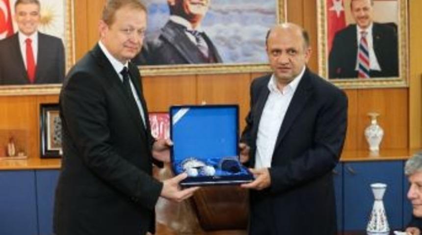 Bakan Işık G&uuml;m&uuml;şhane&rsquo;de