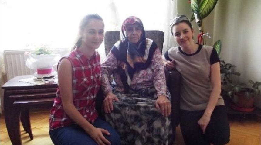 İzmitli Yaşlılar Yalnız Değil