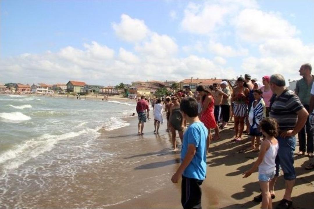 Karasu&rsquo;da Denize Giren İki Kardeş Kayboldu
