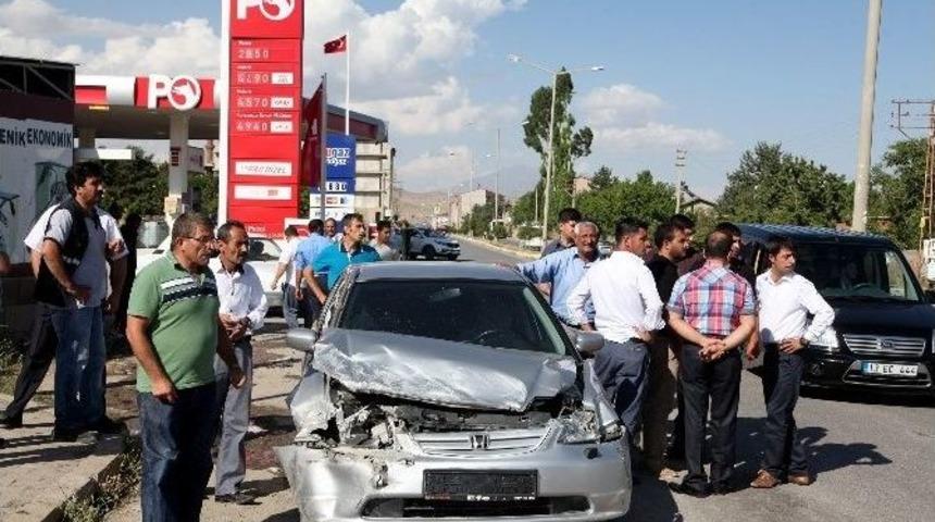 Ahlat&rsquo;ta Trafik Kazası, 2 Yaralı