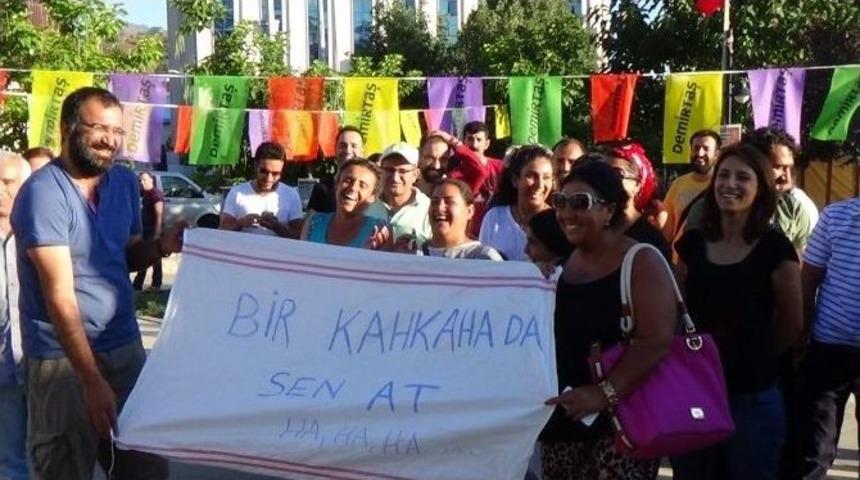 Kadınlardan B&uuml;lent Arın&ccedil;&rsquo;a Kahkahalı Tepki