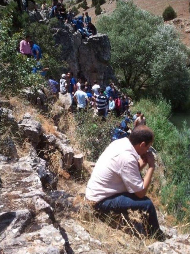 Balık Tutmak İsterken Derede Boğuldu