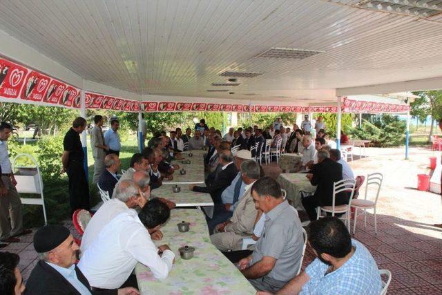 Adilcevaz da Bayramlaşma T&ouml;reni 1