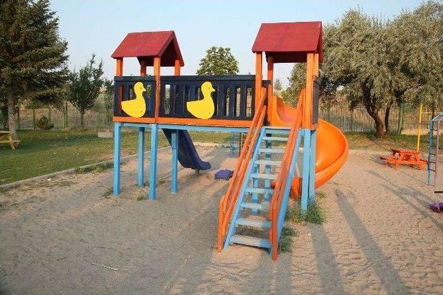 Çocuk Yuvası Yeni Parkına Kavuştu