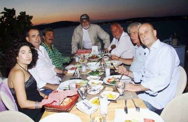 Kadir İnanır dan Ayvalık a &Ouml;vg&uuml; 1