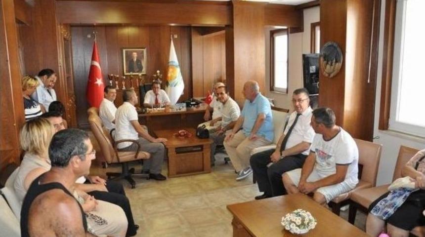 Edremit&rsquo;te Coşkulu Bayramlaşma