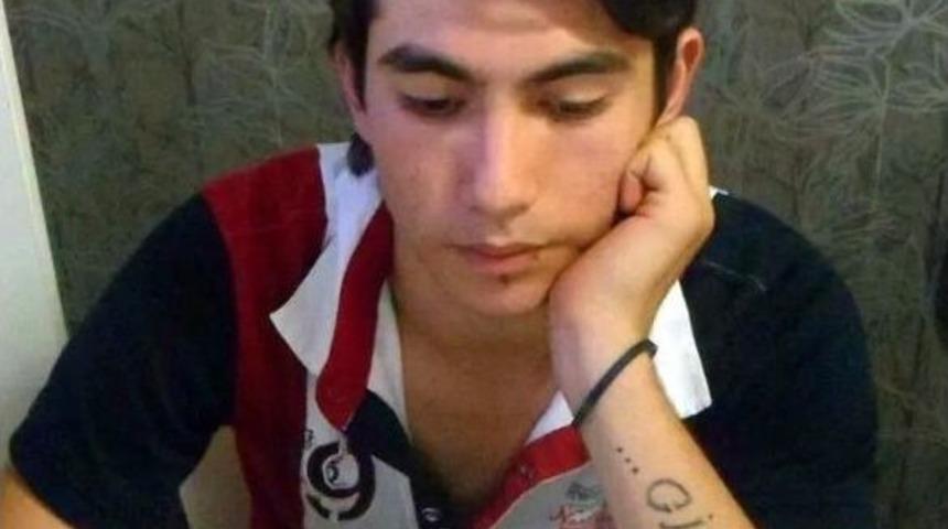 Gen&ccedil; Kuaf&ouml;r Kendini Astı