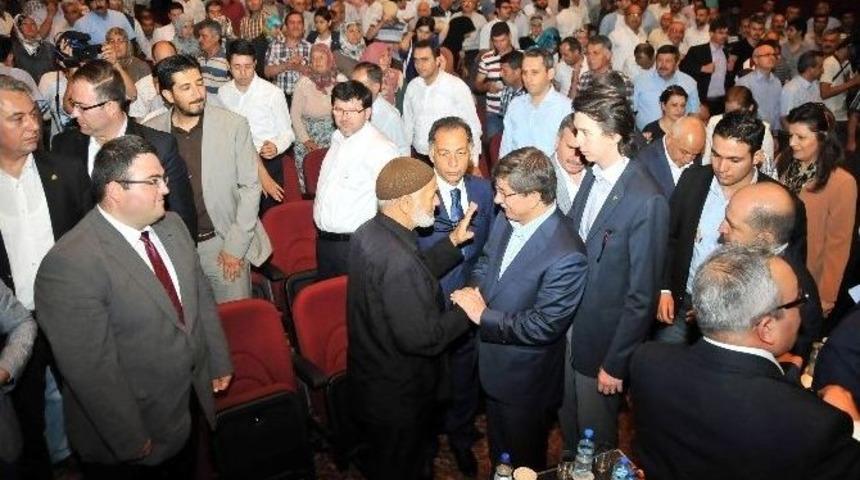 Bakan Davutoğlu, Akşehir’de Partililerle Bayramlaştı