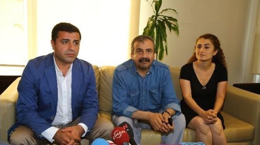 Selahattin Demirtaş: &ldquo;kamuoyu &Uuml;&ccedil; Adayı Da Aynı Anda Hi&ccedil;bir Yerde G&ouml;remeyecek&rdquo;