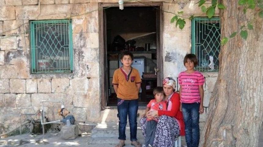 Evi Yanan Aile Yardım Bekliyor