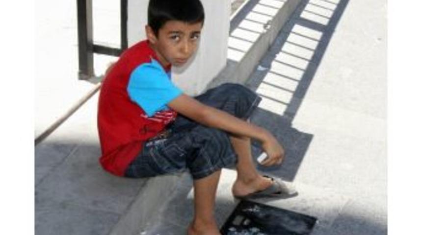 Bayram Har&ccedil;lığını &Ccedil;alışarak &Ccedil;ıkardı