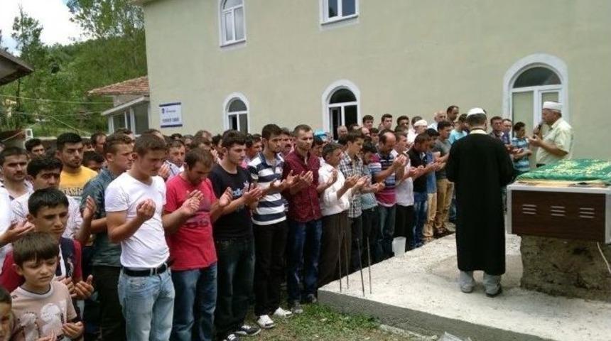 Cide'de Boğulan Liseli Gen&ccedil; Toprağa Verildi