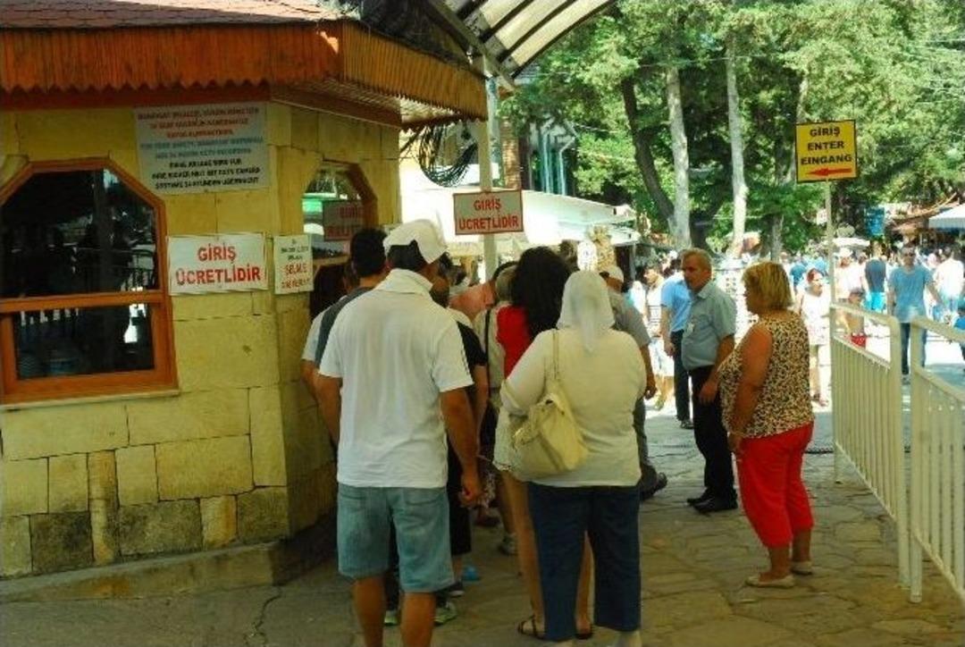 Manavgat Şelalesi'ne Ziyaret&ccedil;i Akını