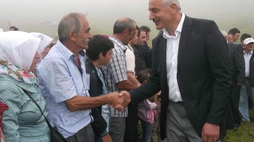 &Ouml;nce Bayramlaştılar Sonra Eğlendiler