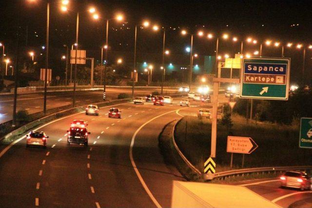 Tatilciler, D&ouml;n&uuml;ş Yolunda 1