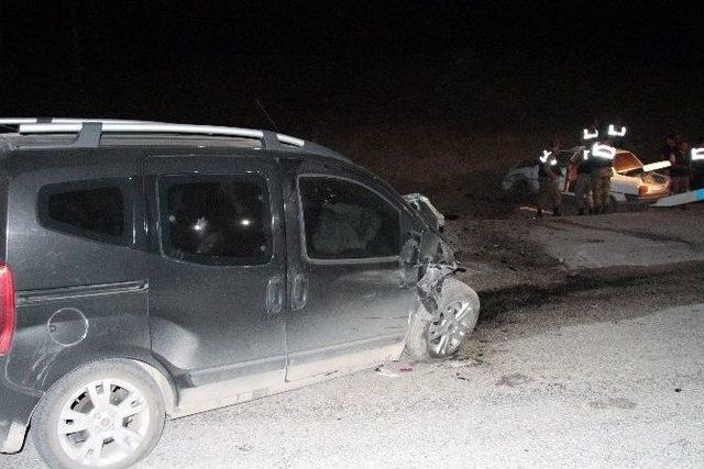 Erzincan’da Trafik Kazası: 2 Ölü, 4 Yaralı