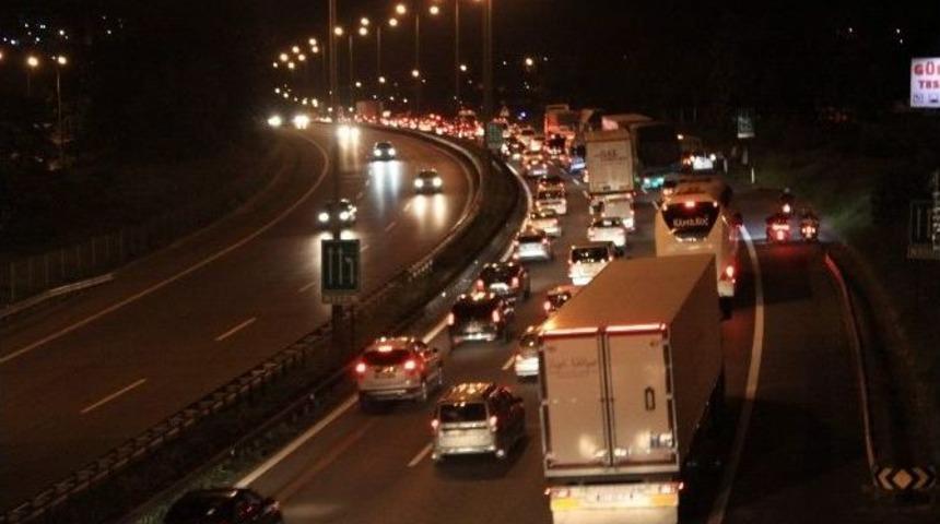 Tem&rsquo;de Ara&ccedil; Kuyruğu Gece De Devam Etti