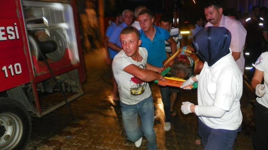 &Ccedil;anakkale'de Ev Yangını: 1 Yaralı