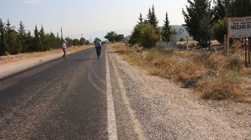 Otomobil Yayalara &Ccedil;arptı: 1 &Ouml;l&uuml;, 1 Yaralı