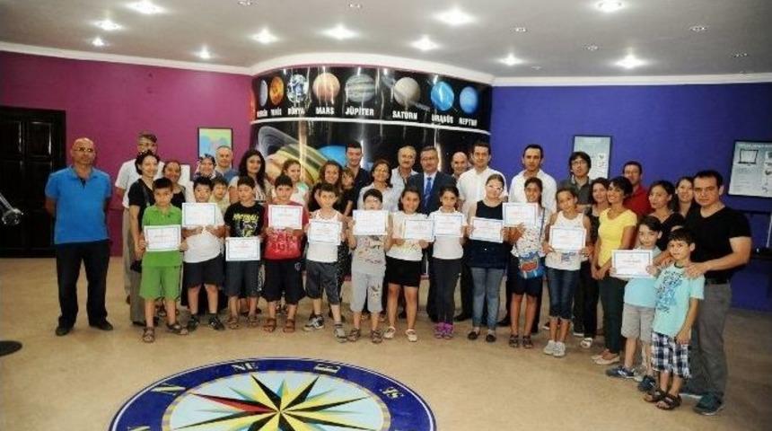 Bilim Deney Evi &Ouml;ğrencilerine Katılım Belgeleri Verildi