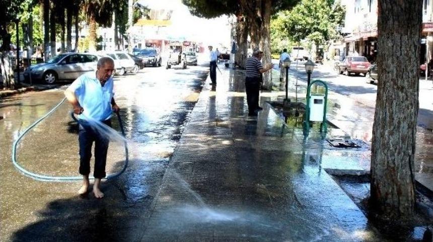 Sarıg&ouml;l'de Ziraat&ccedil;ı Başkandan &Ccedil;evre Duyarlılığı