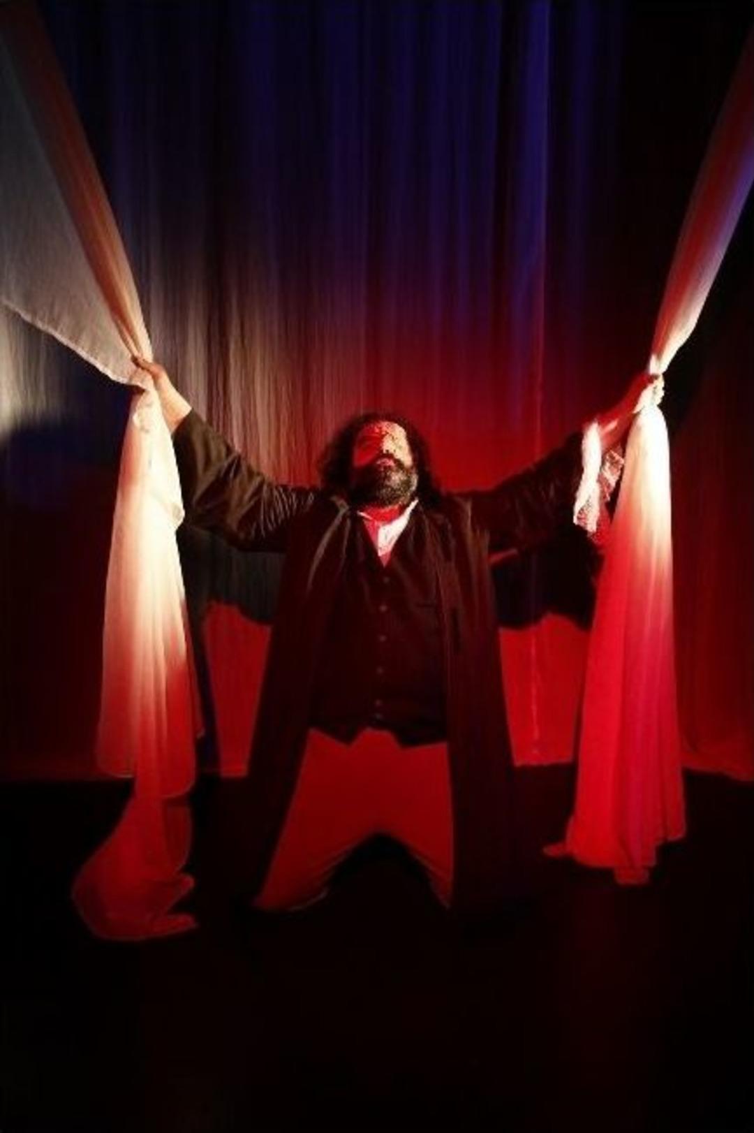 Tiyatro Aşkı &Ccedil;ifte &Ouml;d&uuml;l Getirdi