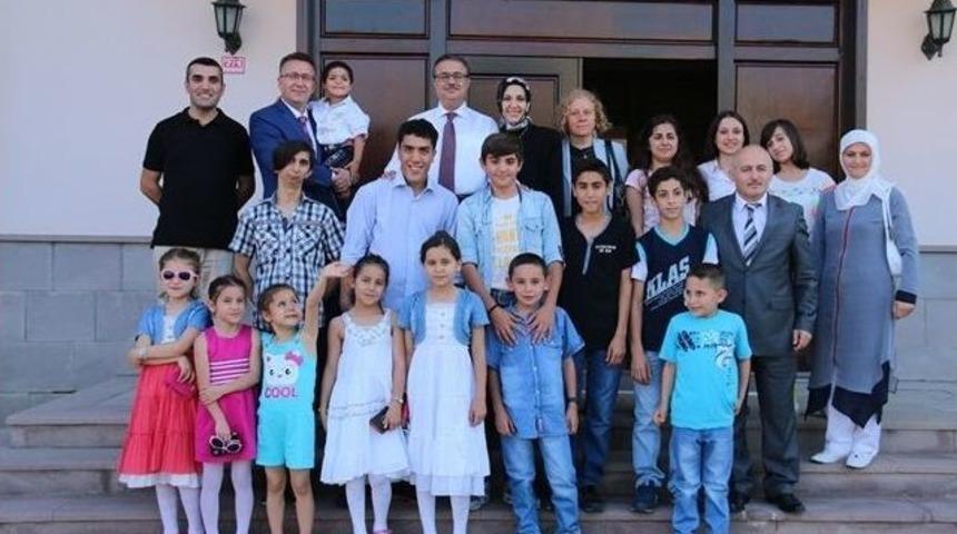 Vali Konutunda Ağırladı