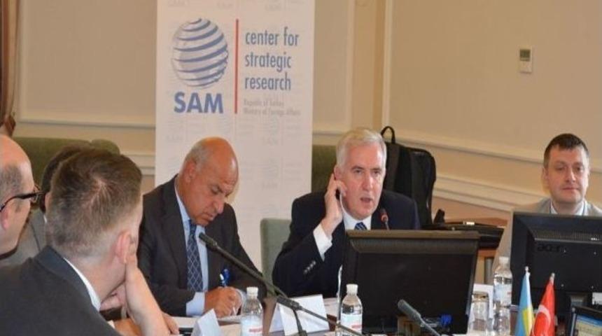 Kiev&rsquo;de T&uuml;rkiye-ukrayna İlişkileri Masaya Yatırıldı