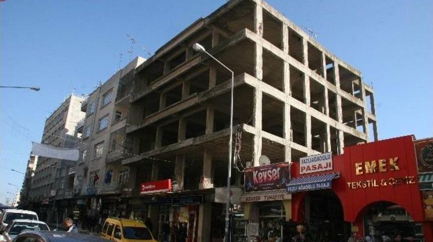 Kilis'te Ucube Gibi Duran Binanın Kaldırılması İsteniyor