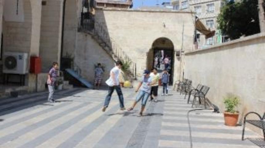 Cami Avlusunda Futbol