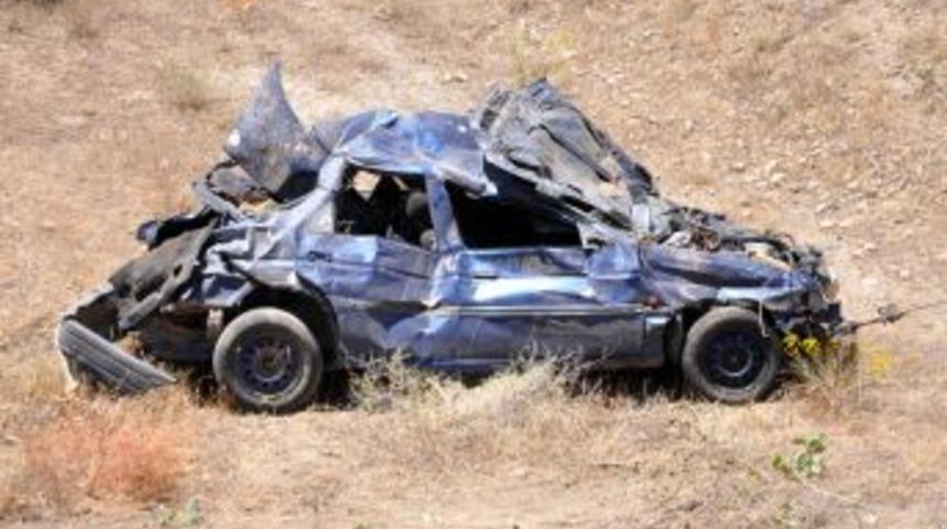 Elazığ Pertek Yolunda Kaza 1 &ouml;l&uuml; 3 yaralı