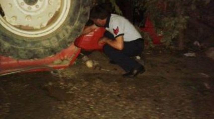 Trakt&ouml;r Devrildi: 4 Yaralı