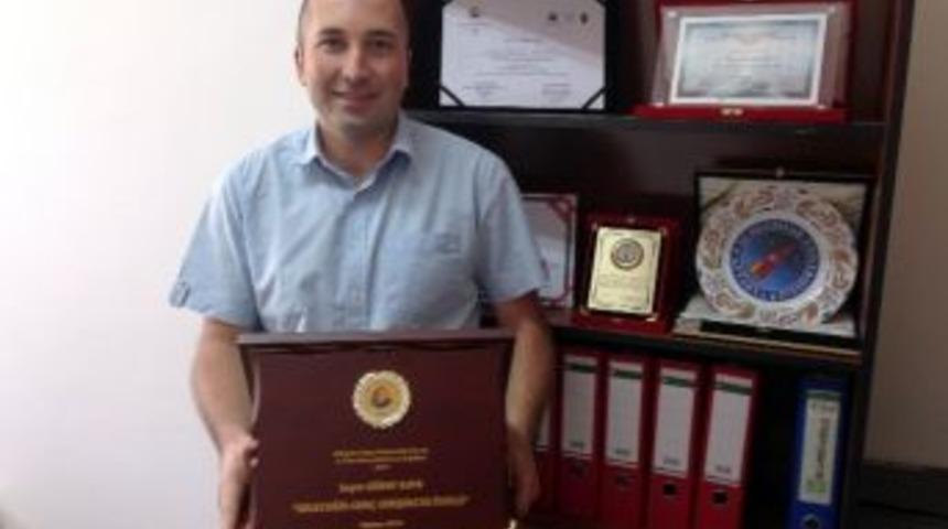 G&uuml;ray Kaya'ya 'geleceğin Gen&ccedil; Girişimcisi' &Ouml;d&uuml;l&uuml;