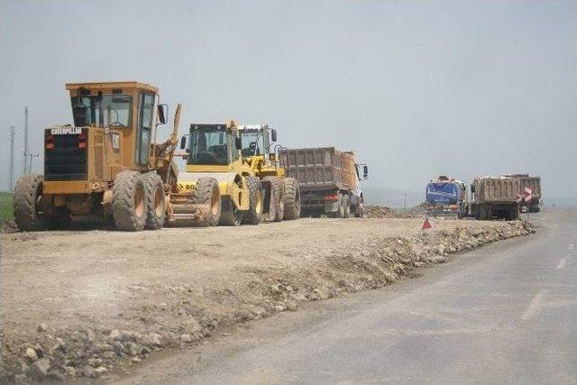 Kars&rsquo;ta Gelişi G&uuml;zel Yapılan Yol &Ccedil;alışmaları S&uuml;r&uuml;c&uuml;leri Canından Bezdirdi 1