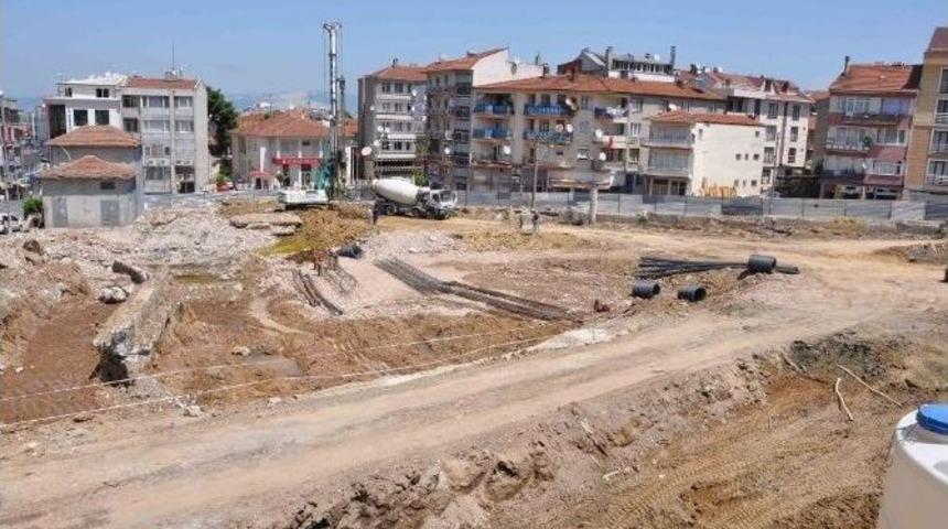 Karam&uuml;rsel&rsquo;de Kent Meydanı Y&uuml;kseliyor