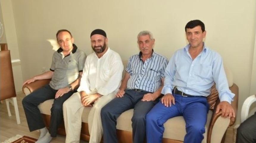 Başkan &Uuml;z&uuml;lmez, Kartepelilerin Bayramını Tek Tek Tebrik Etti