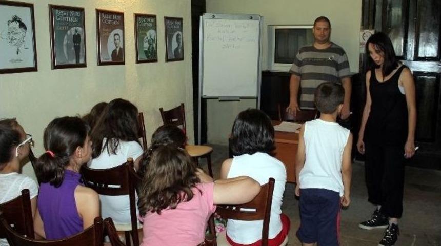 Karabağlarlar'da &Ccedil;ocuklara Tiyatro Eğitimi