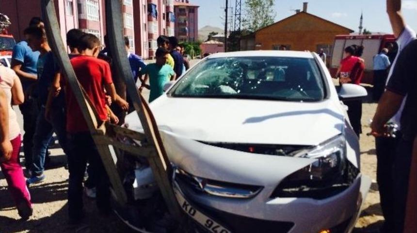 Van'da Trafik Kazası; 2 Yaralı
