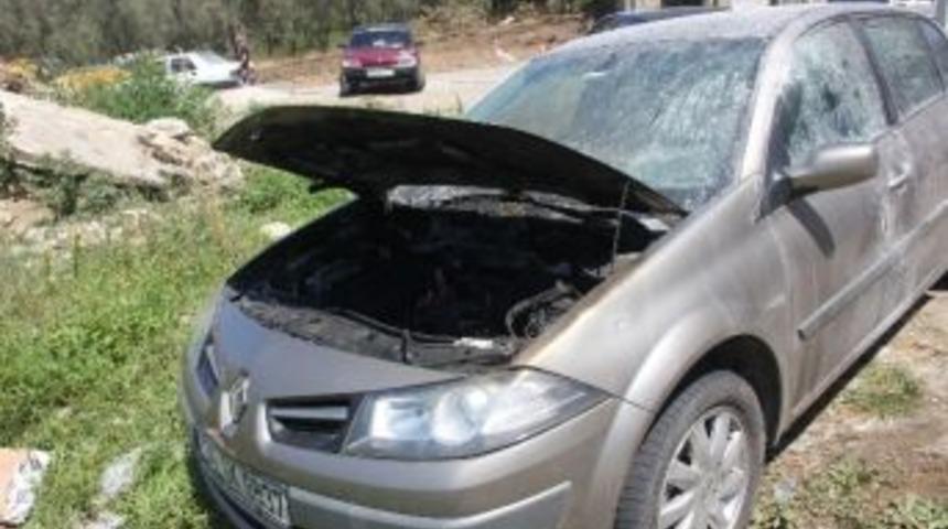 Tatil İ&ccedil;in Geldiği Sinop'ta Otomobili Yandı