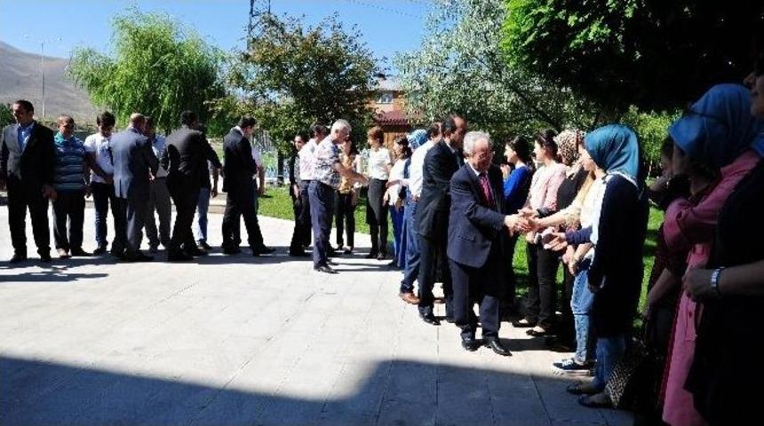 Et&uuml;&rsquo;de Bayramlaşma