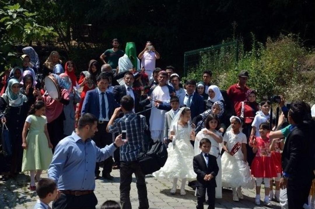 Vatanlarından 3 Bin 500 Km Uzaklıkta K&uuml;lt&uuml;rlerini Yaşatmaya &Ccedil;alışıyorlar