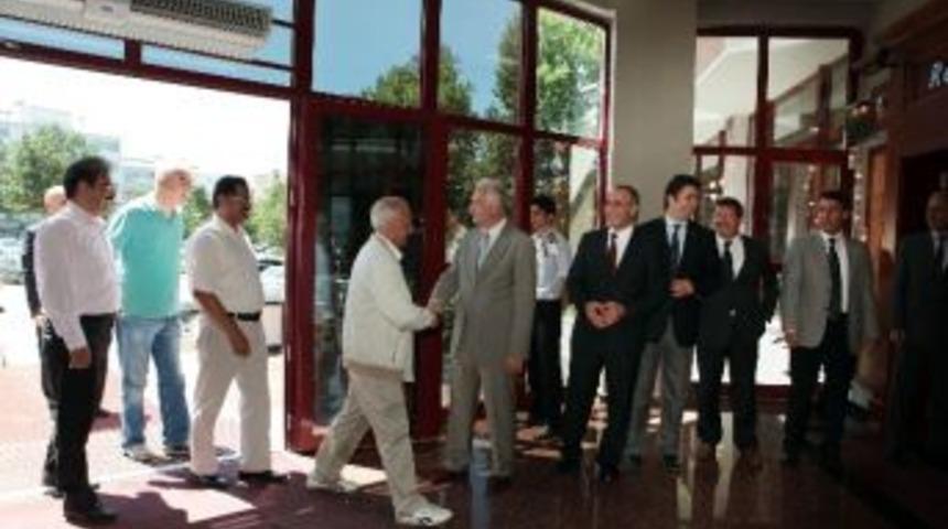 Atat&uuml;rk &Uuml;niversitesi&rsquo;nde Bayramlaşma