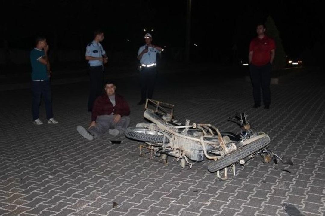 &Ccedil;arptığı Motosiklet S&uuml;r&uuml;c&uuml;s&uuml;n&uuml; Yaralı Olarak Bırakıp Ka&ccedil;tı