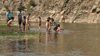 Yozgat’ta Sıcaktan Bunalan Vatandaşlar Çekerek Irmağı'nda Serinliyor