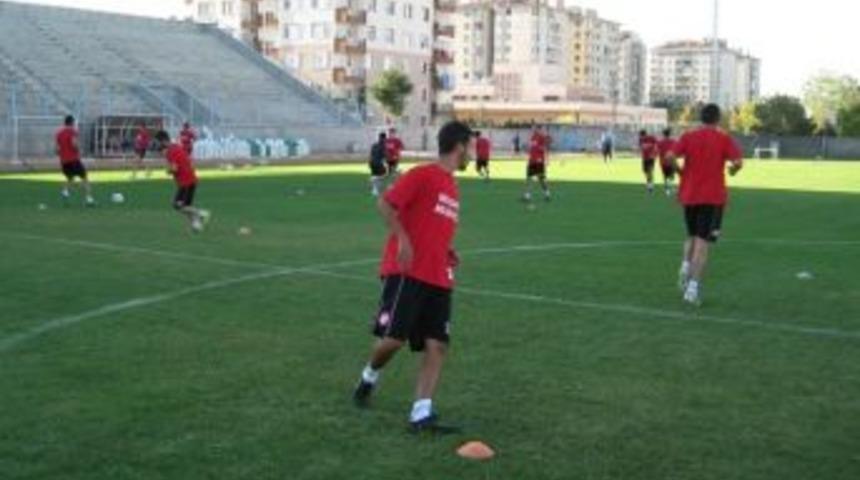 Sel&ccedil;uklu Futbolcularını Se&ccedil;iyor